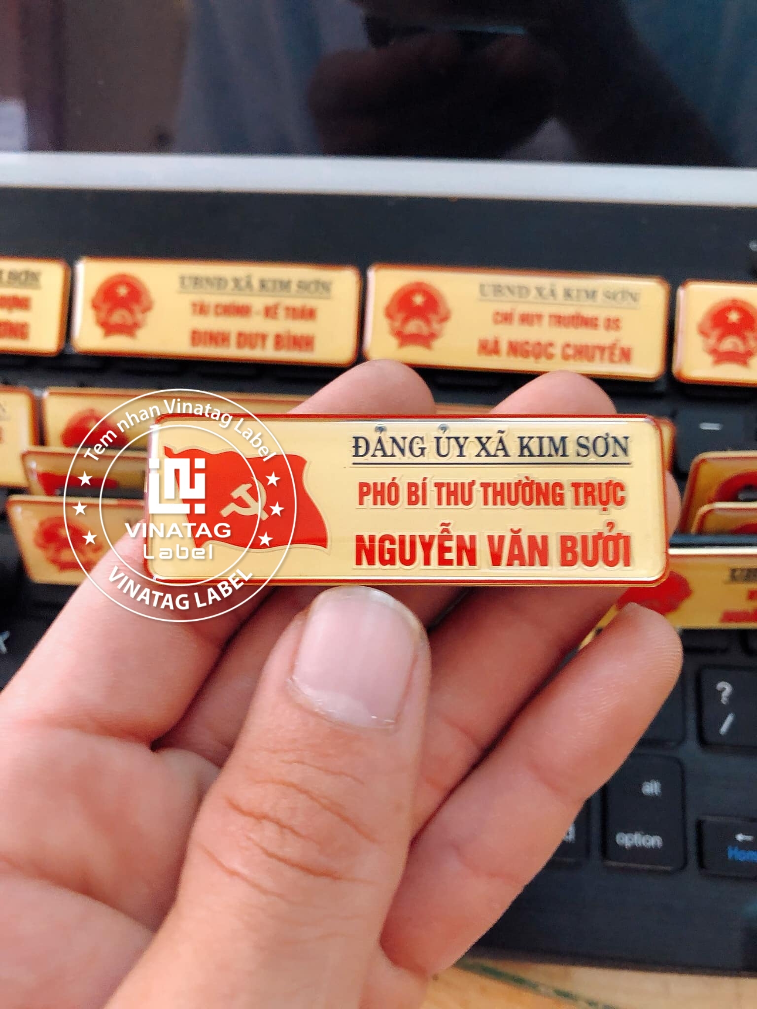 Huy hiệu - bảng tên 3