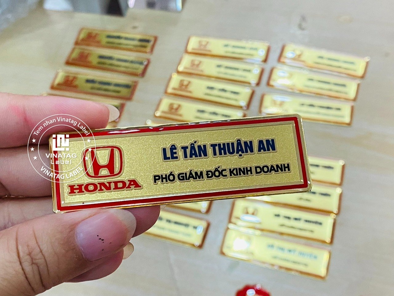 Huy hiệu - bảng tên 7